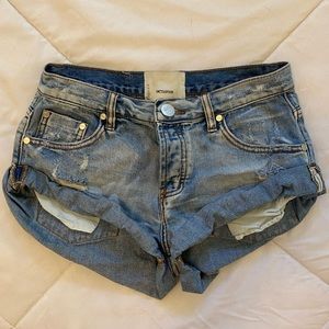 One Teaspoon Hendrixe Bandits Low Waist size 25. Never worn, too big for me.